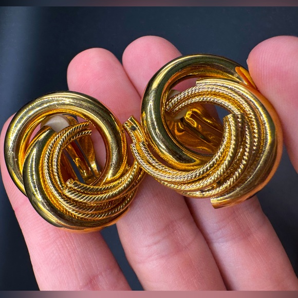 LOT 1222 Givenchy 18K gold plated clip on earrings - Picture 1 of 7